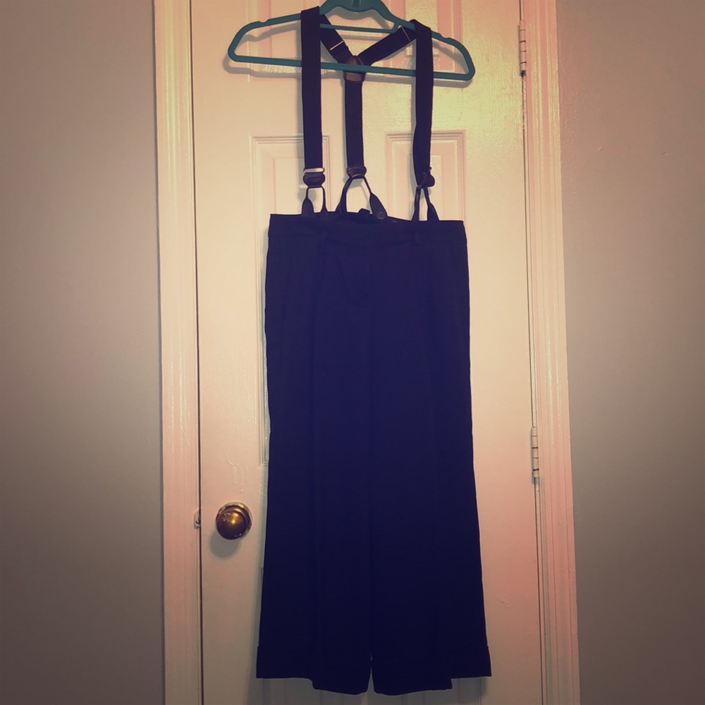 Wide Legged cropped pants